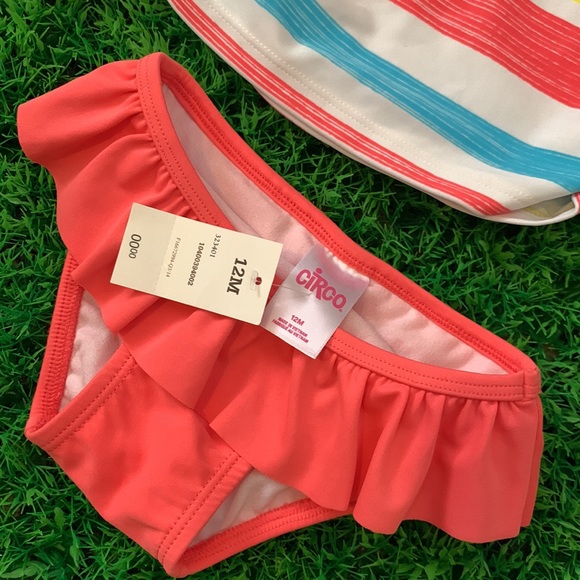 2 pc Swimsuit w/rash guard top - Picture 2 of 4